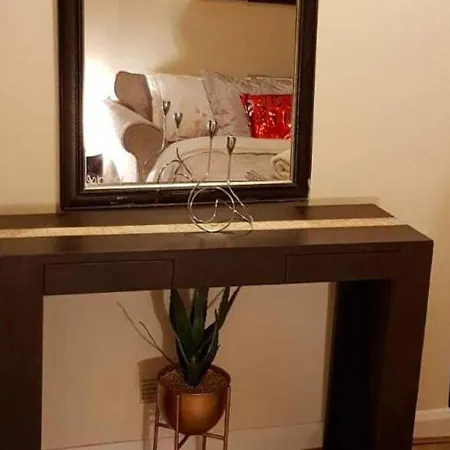 Comfortable In Leeds Near Royal Armouries Museum